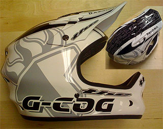 THE Rennen G-Cog helmet
